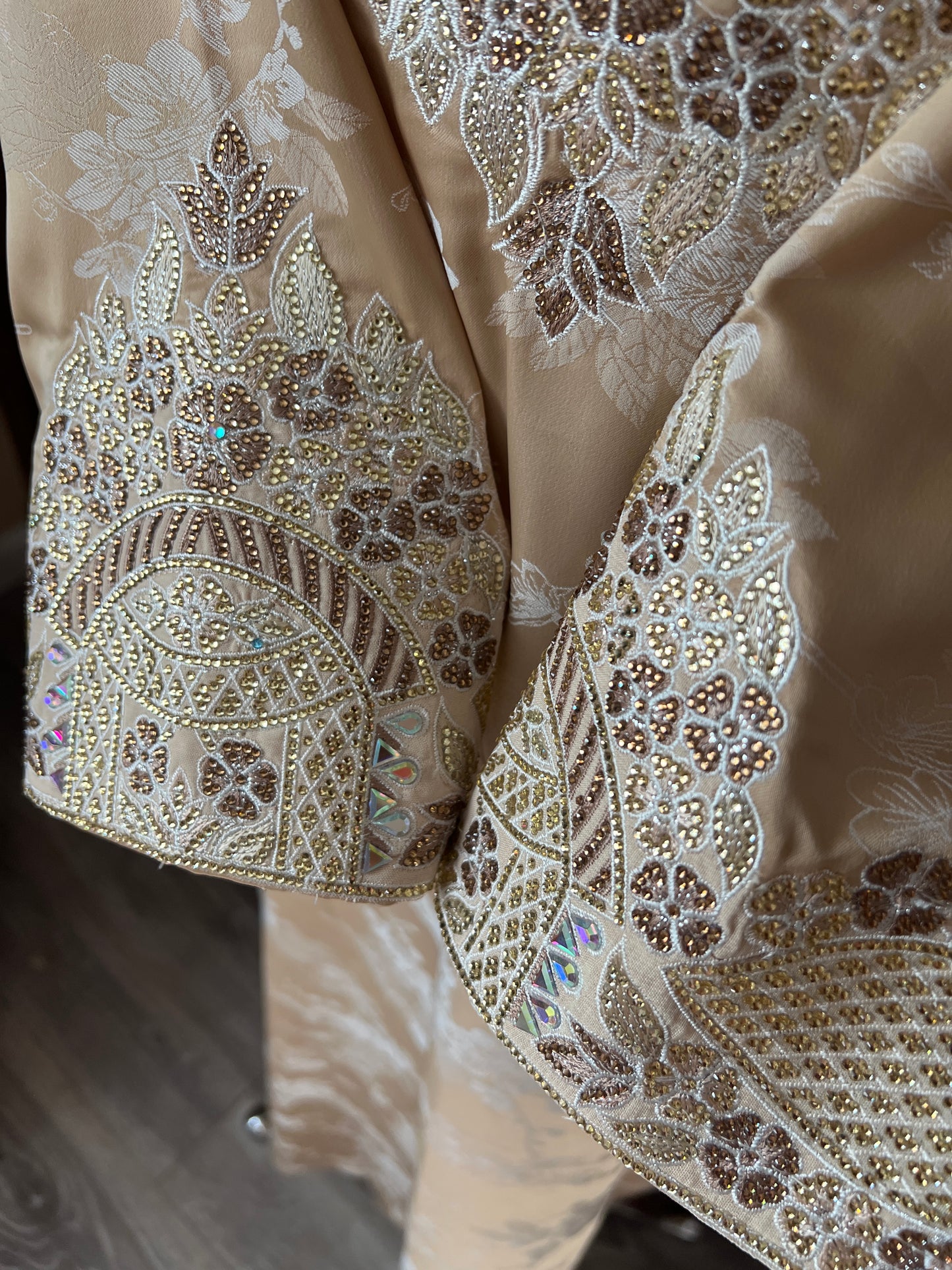 Elegant Emirati Mukhawar in Fahaah Light Blue & Beige with Premium Embroidery | Silk Fabric | Size 2XL – 58 Inches Length