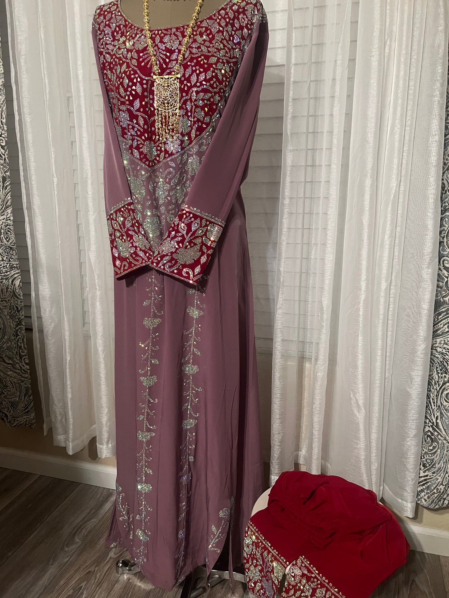 Luxury Hand-Embroidered Emirati Dress – Length 57 inches, Fits Medium and Large Sizes