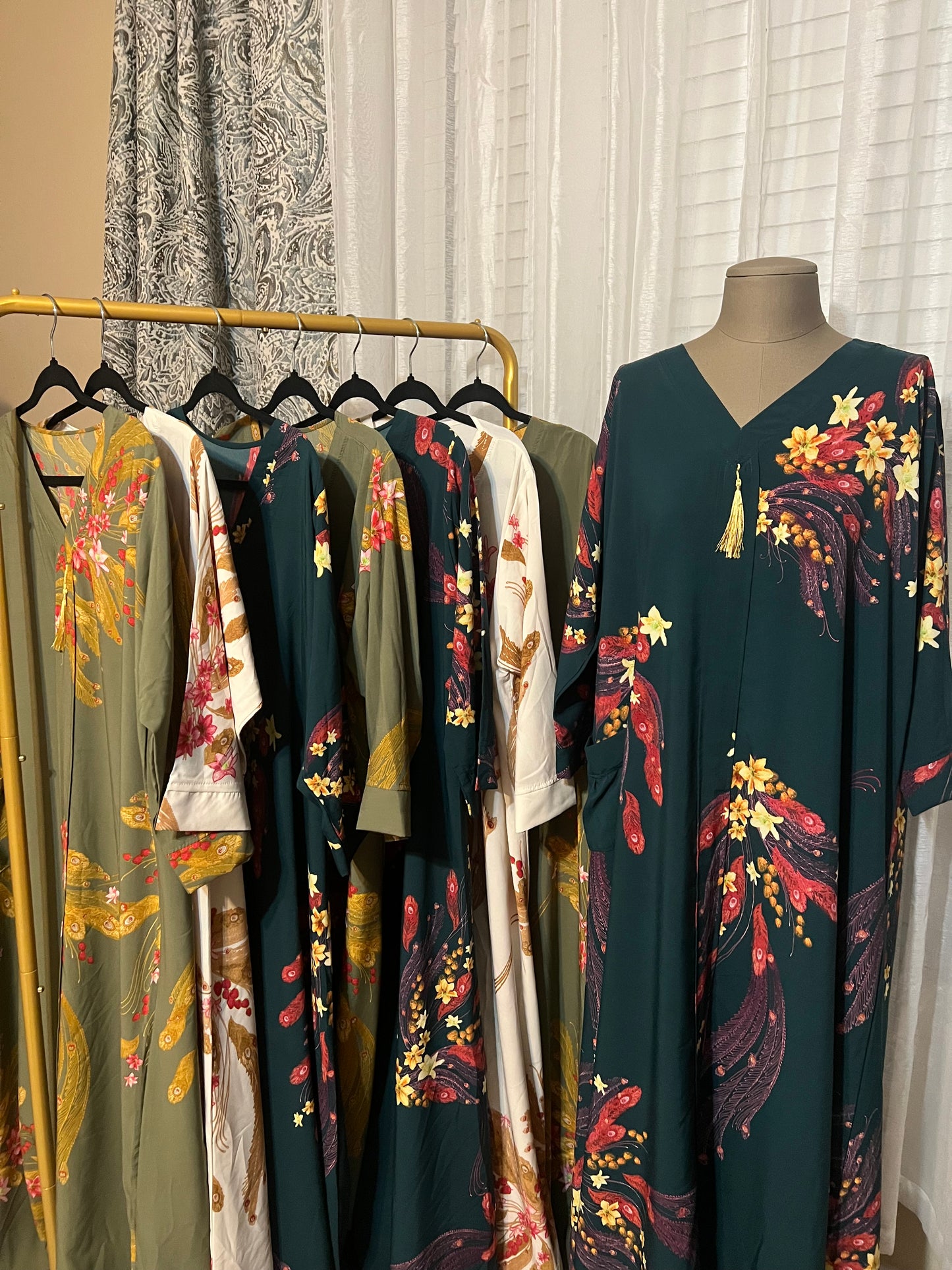 Elegant Floral rasp– Lightweight & Flowing Fabric