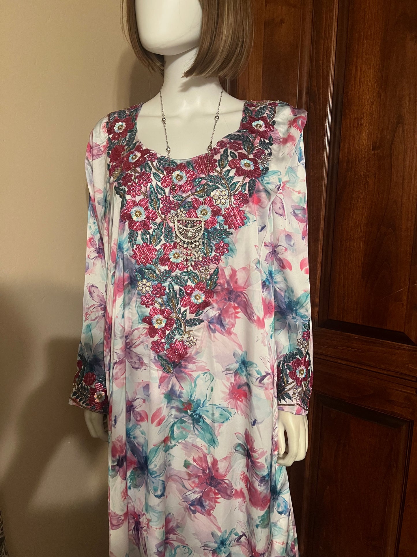 Luxury Embroidered Italian Silk Mukhawar – Size Large (Length 57 inches)