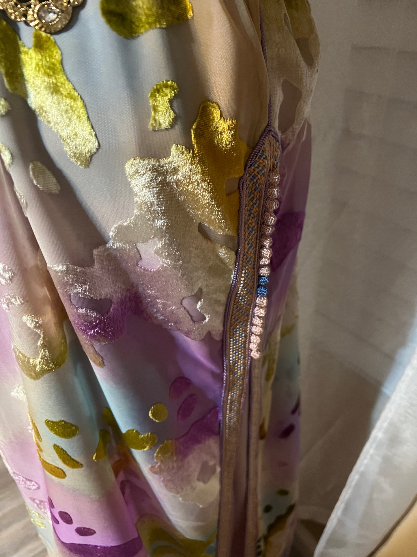 “Luxury Moroccan Kaftan – Mixed Fabric of Velvet, Chiffon, and Silk with Elegant Embellishments”