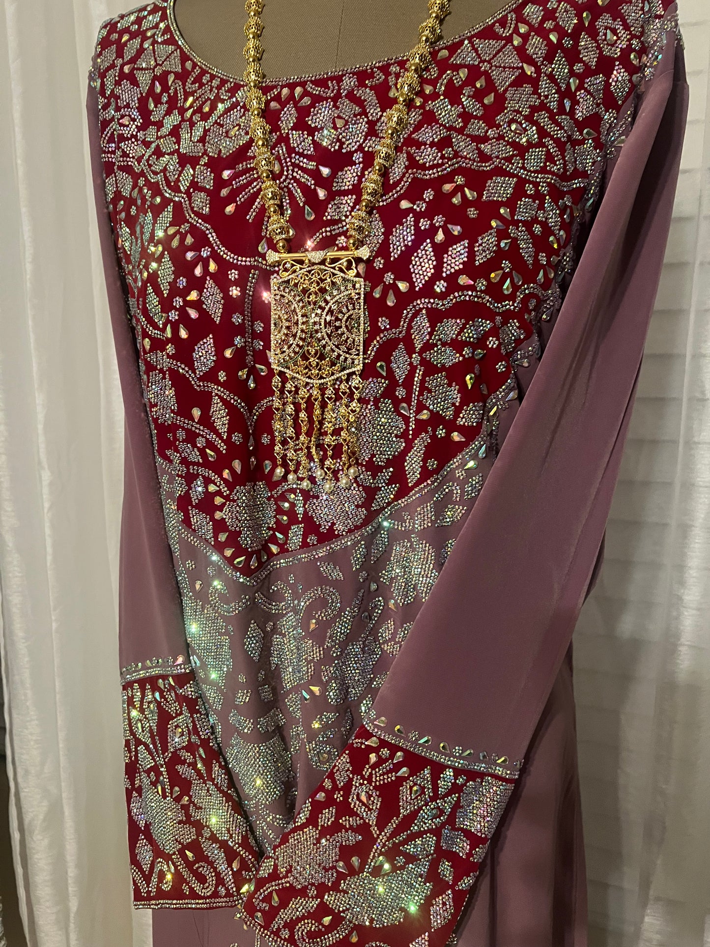 Luxury Hand-Embroidered Emirati Dress – Length 57 inches, Fits Medium and Large Sizes