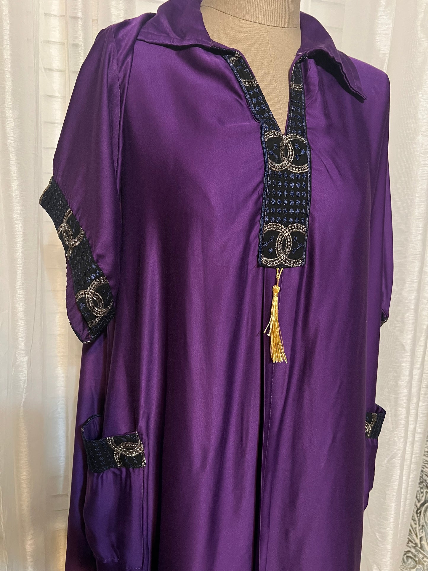 Here’s a full English product description for the Kuwaiti dress (قلابية كويتية):