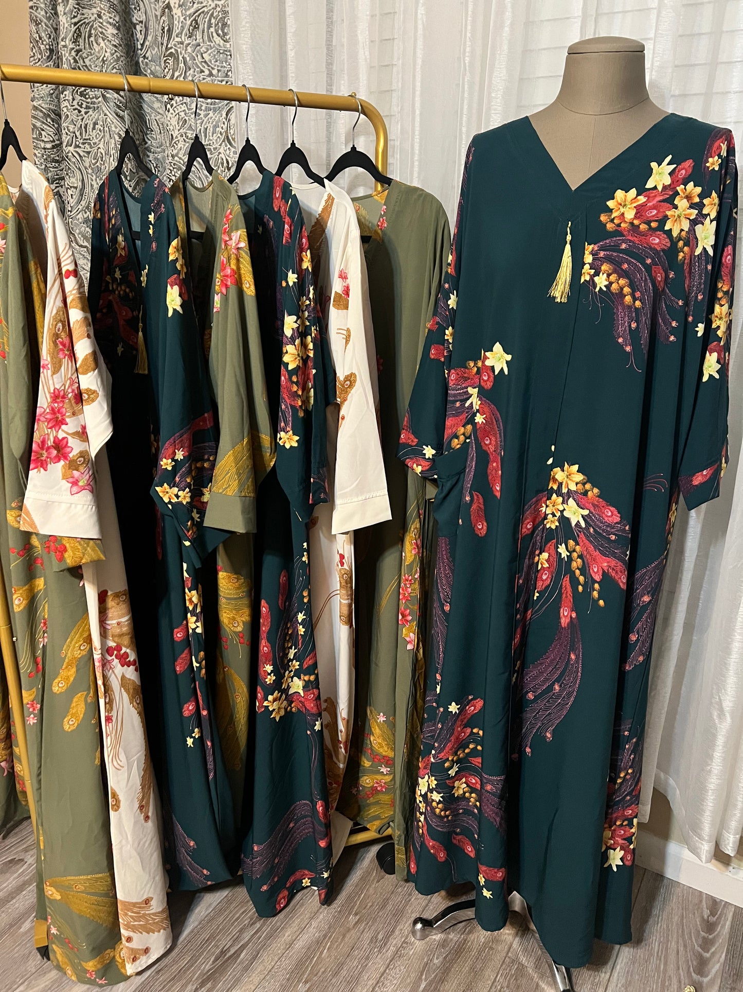 Elegant Floral rasp– Lightweight & Flowing Fabric