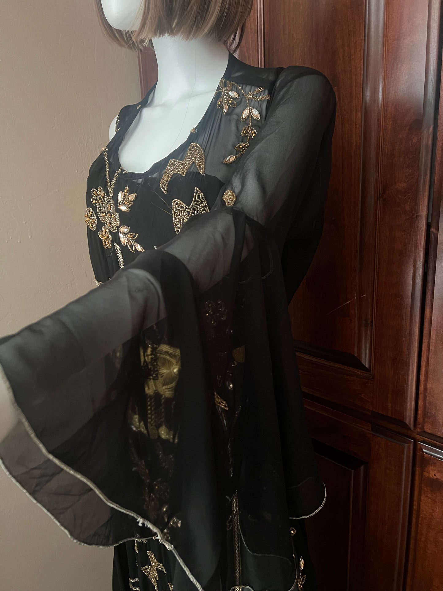 Elegant Traditional Kurdish Dress – Free Size – Black with Gold Embroidery