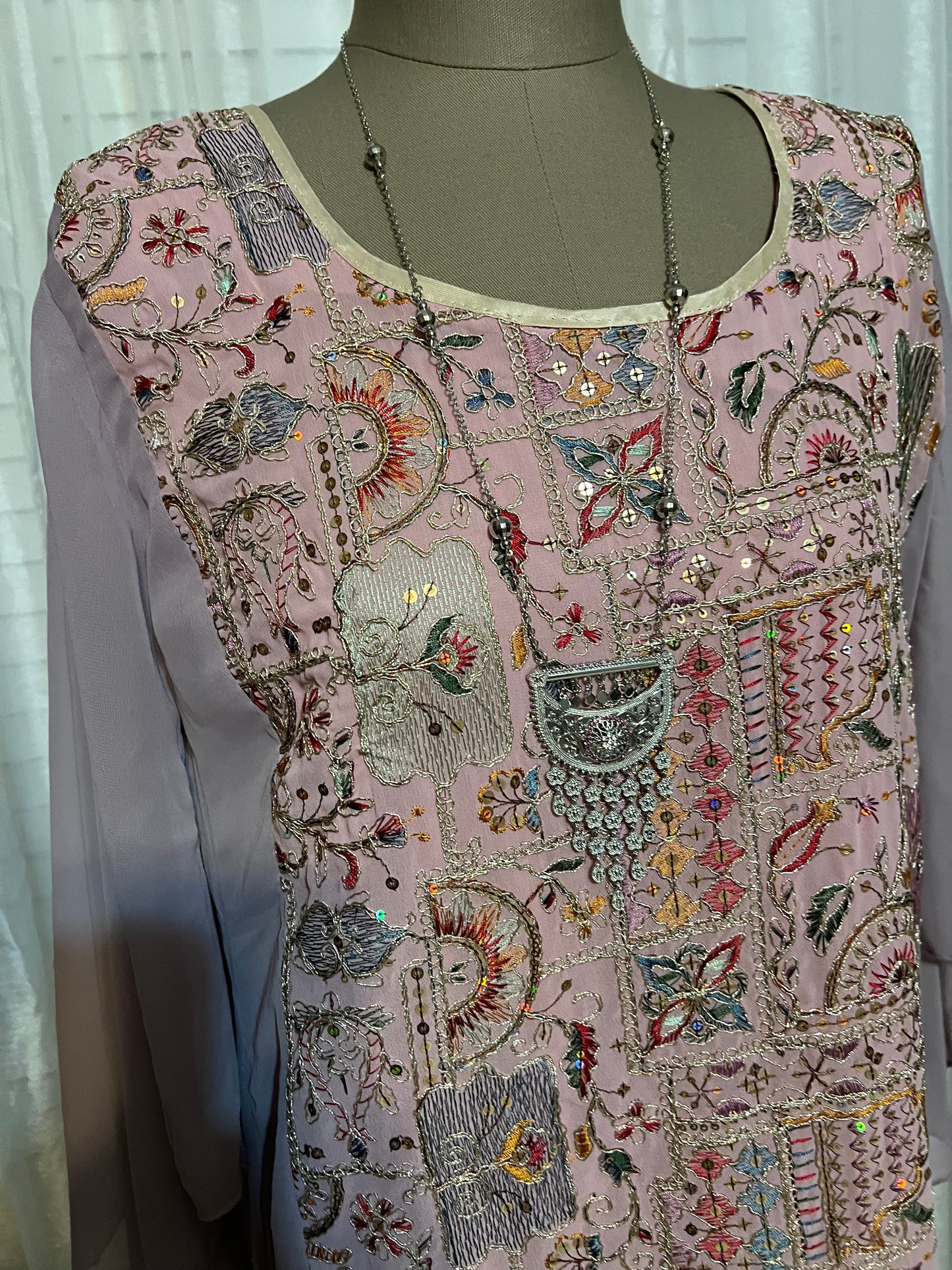 Al-Hibah Style Mukhawar – Hand Embroidered, Size Medium