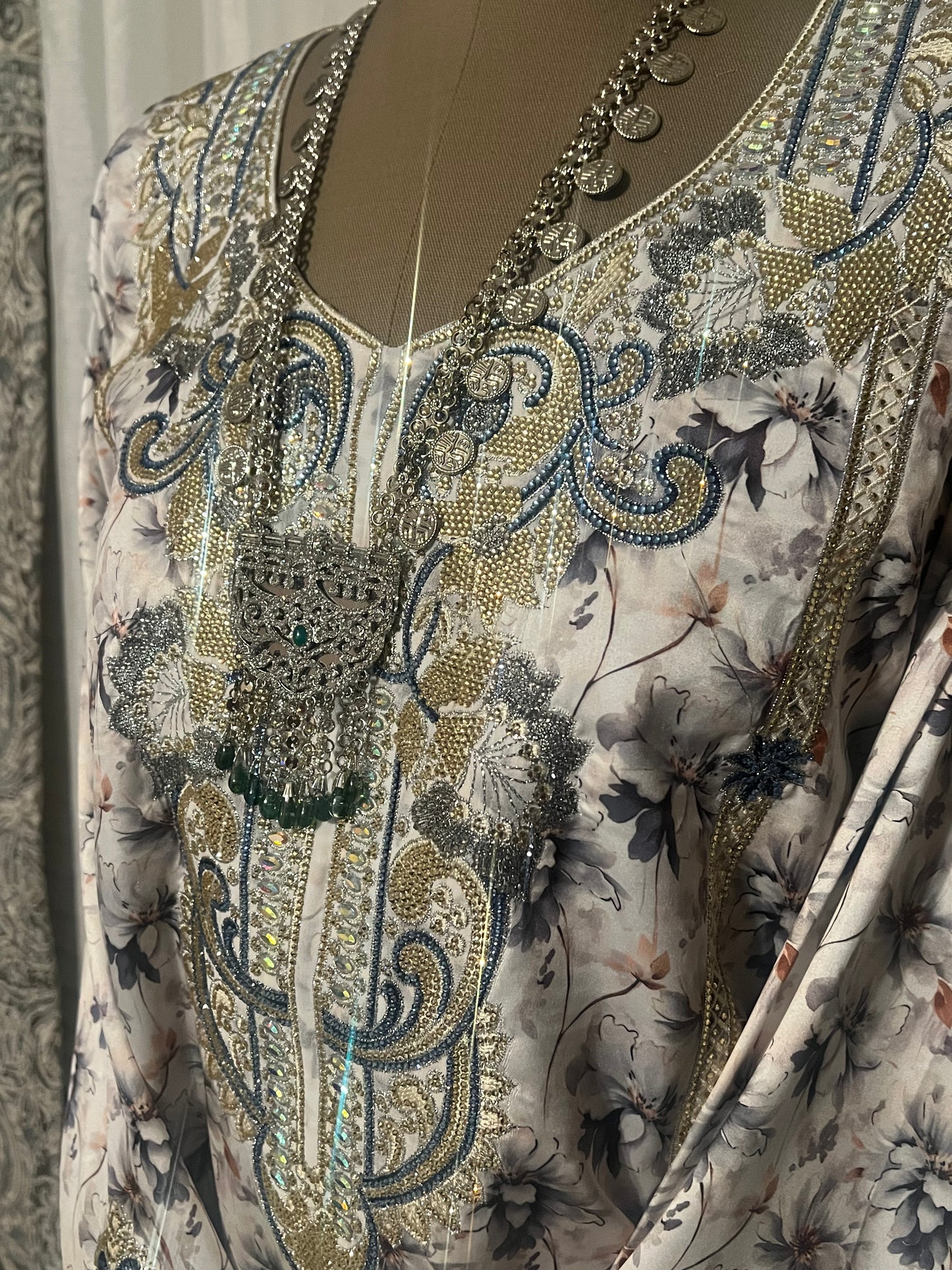 Emirati Luxury Embroidered Mukhawar – Size Medium, Length 55”