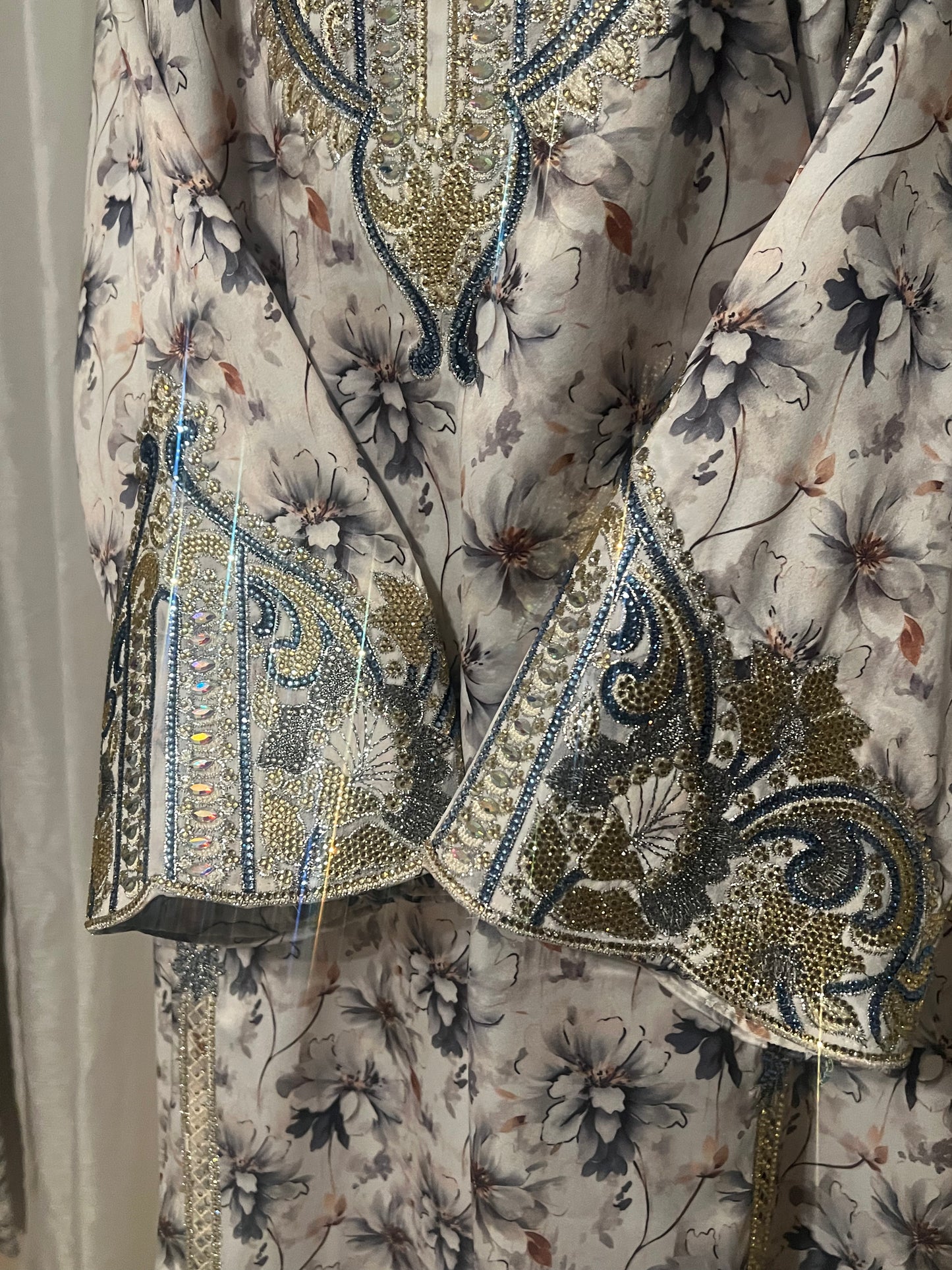 Emirati Luxury Embroidered Mukhawar – Size Medium, Length 55”