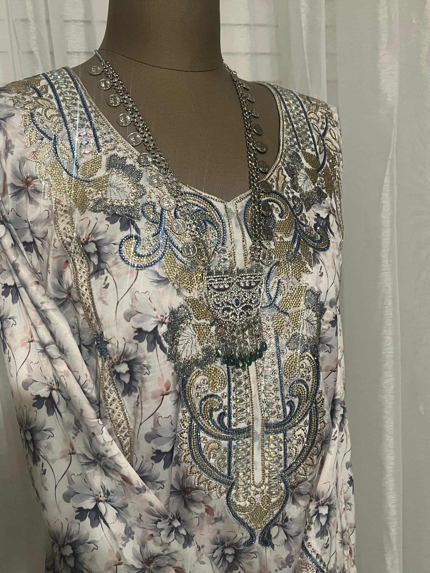 Emirati Luxury Embroidered Mukhawar – Size Medium, Length 55”