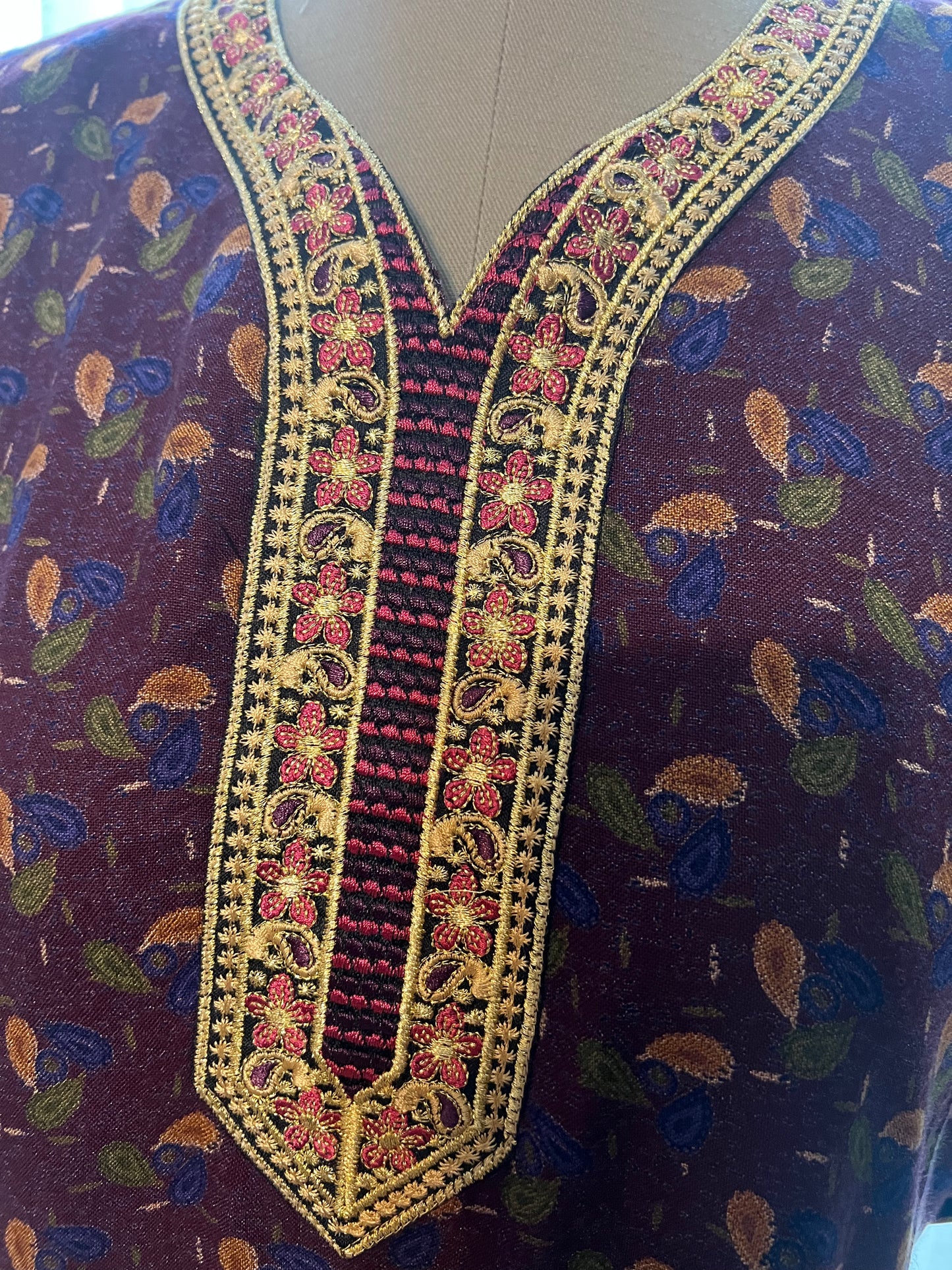 “Lightweight Traditional Cotton Kaftans with Embroidered Neckline – Soft & Breathable Fabric”