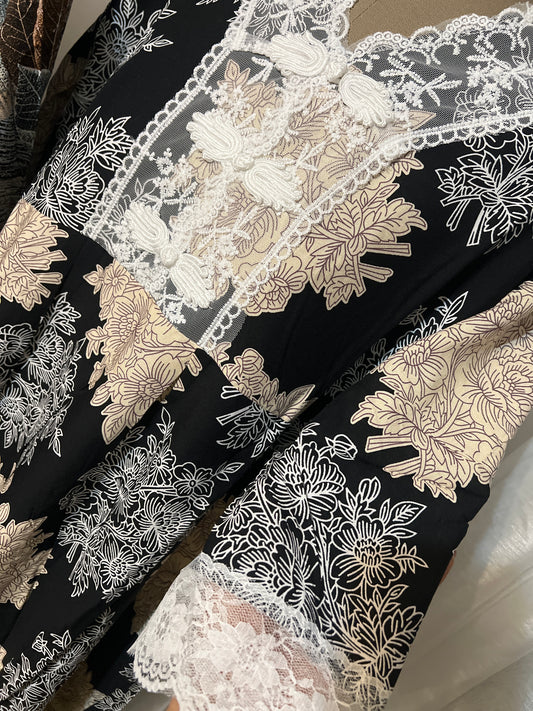 Black Floral Jalabiya with Beige Print and Elegant Lace Embroidery – Loose Fit Design