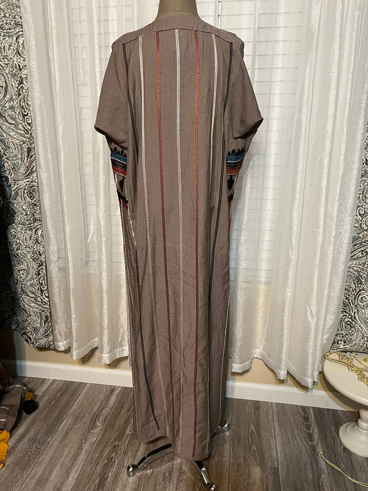 :

“Asiri Embroidered Jalabiya – Traditional Elegance with a Modern Touch”