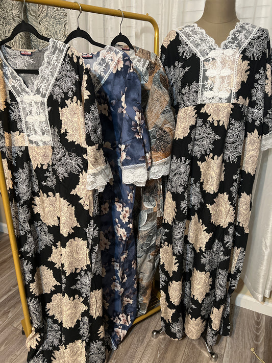 Black Floral Jalabiya with Beige Print and Elegant Lace Embroidery – Loose Fit Design