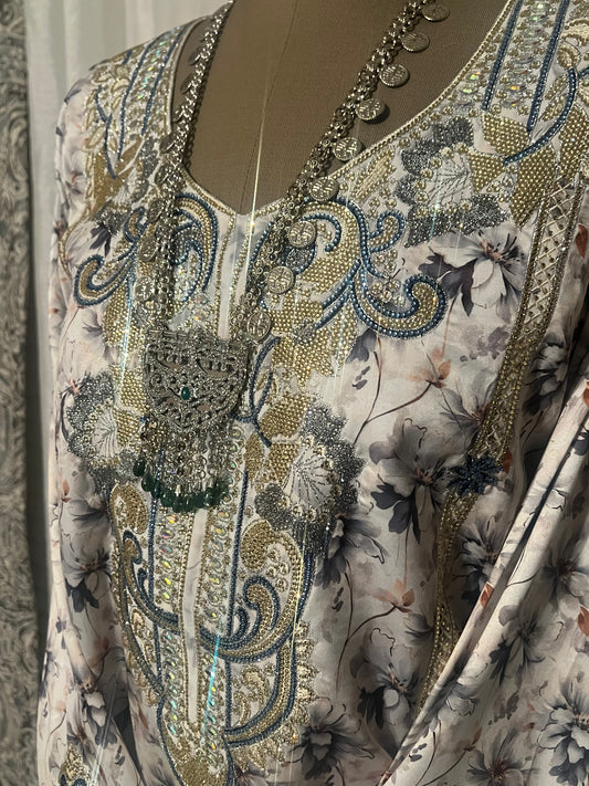 Emirati Luxury Embroidered Mukhawar – Size Medium, Length 55”